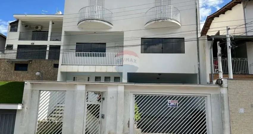 Sobrado para venda em Jardim Itália de 247.00m² com 3 Quartos, 1 Suite e 7 Garagens