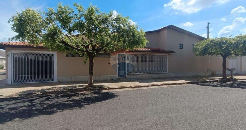 Casa para venda em Vila Alta de 260.00m² com 3 Quartos, 1 Suite e 3 Garagens