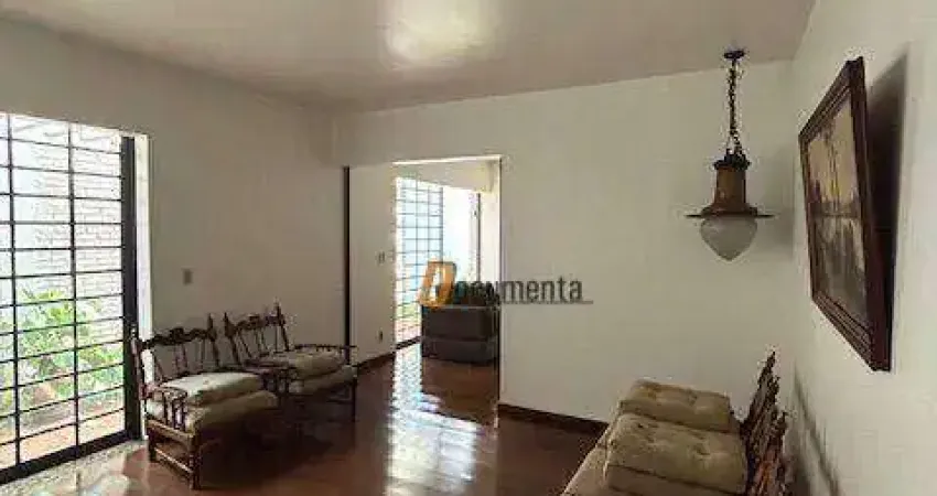 Casa para alugar em Vila Estádio de 247.00m² com 3 Quartos, 1 Suite e 2 Garagens