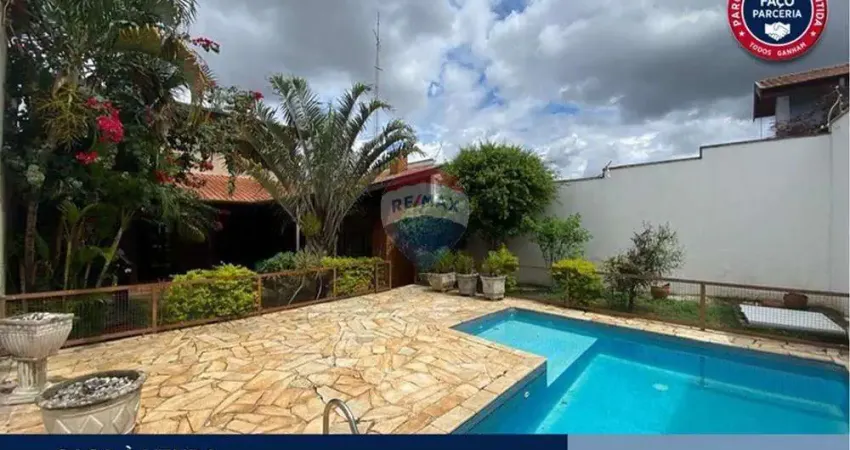 Casa para venda em Vila Massucheto de 369.00m² com 5 Quartos, 2 Suites e 4 Garagens