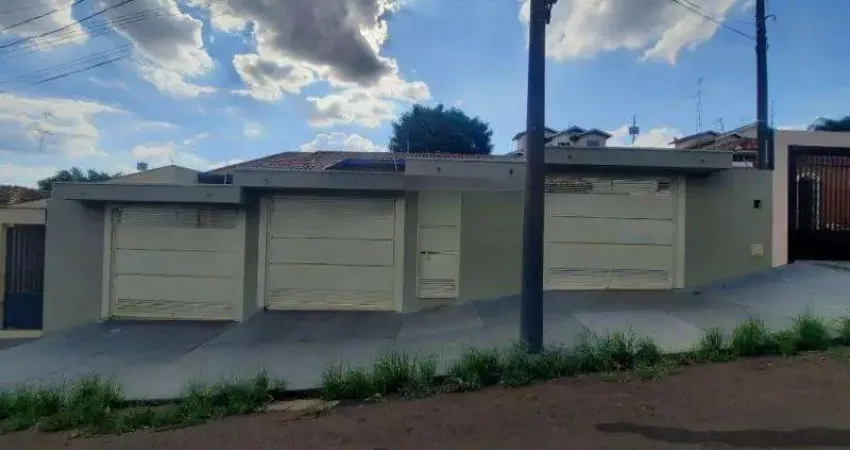 Casa para alugar em Jardim Santa Paula de 190.00m² com 3 Quartos, 1 Suite e 6 Garagens