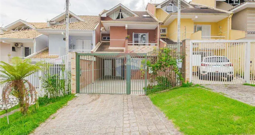 Sobrado para venda em Ahú de 170.00m² com 3 Quartos, 1 Suite e 3 Garagens