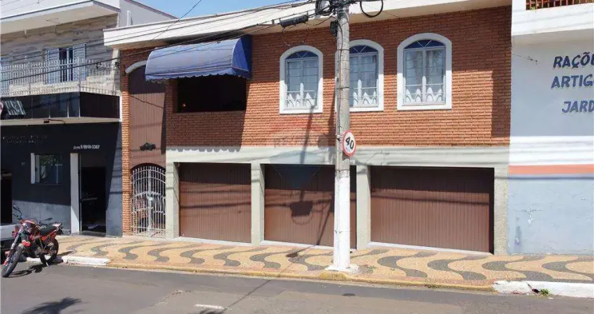 Casa para venda em Vila São João de 246.11m² com 3 Quartos, 1 Suite e 3 Garagens