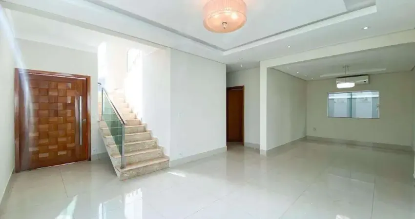 Casa de Condomínio para alugar em Condomínio Bella Città de 271.22m² com 4 Quartos, 4 Suites e 4 Garagens