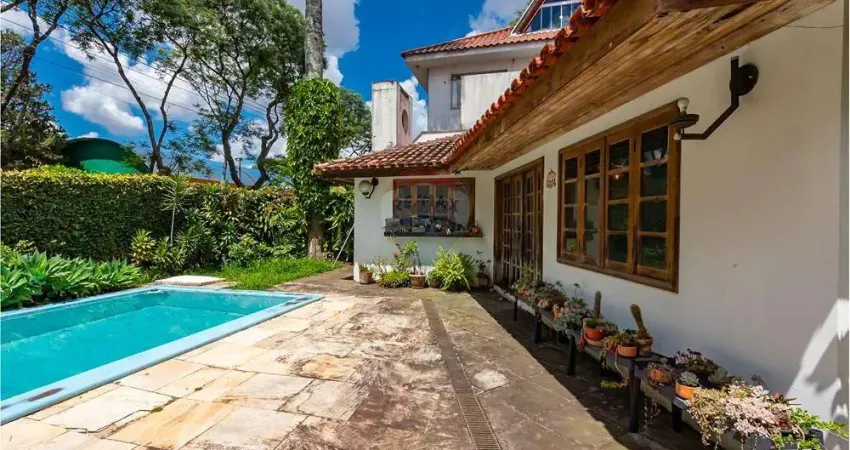 Casa para venda em Seminário de 309.00m² com 3 Quartos, 1 Suite e 4 Garagens