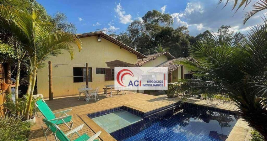 Casa de Condomínio para venda em Granja Viana de 220.00m² com 4 Quartos, 1 Suite e 6 Garagens