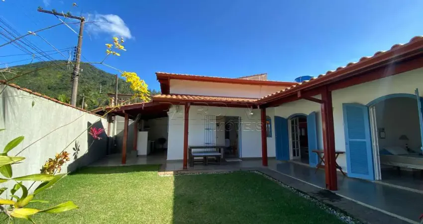 Casa para venda em Praia Do Perequê-mirim de 353.00m² com 4 Quartos, 3 Suites e 2 Garagens