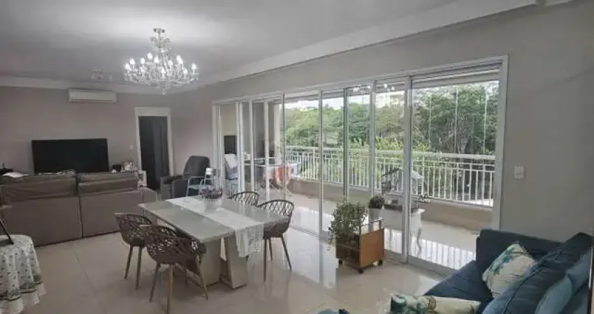 Apartamento para alugar em Vila Santo Antônio de 180.00m² com 3 Quartos, 3 Suites e 2 Garagens
