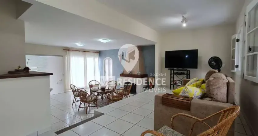 Casa para venda em Ville Chamonix de 280.00m² com 4 Quartos, 2 Suites e 7 Garagens