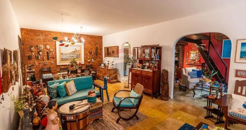 Casa de Condomínio para venda em Jacarepaguá de 360.00m² com 3 Quartos, 2 Suites e 1 Garagem
