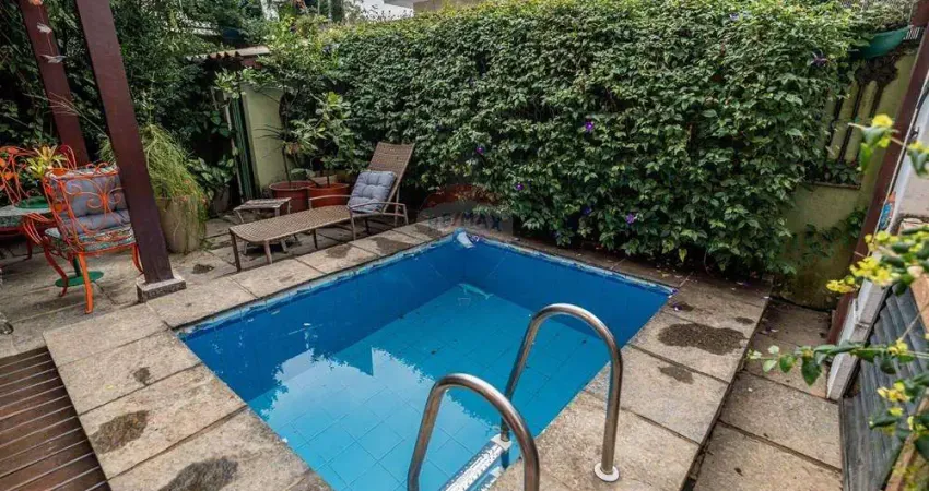 Casa de Condomínio para venda em Jacarepaguá de 360.00m² com 3 Quartos, 2 Suites e 1 Garagem