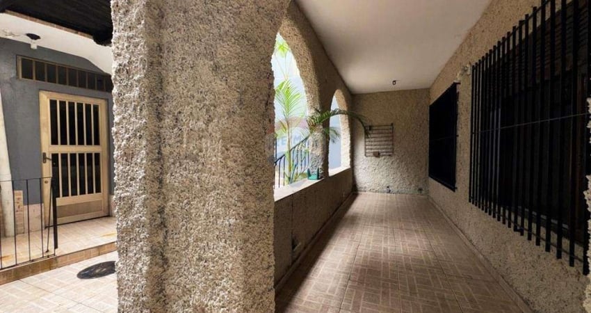 Casa para alugar em Jardim Guanabara de 344.00m² com 4 Quartos, 1 Suite e 2 Garagens
