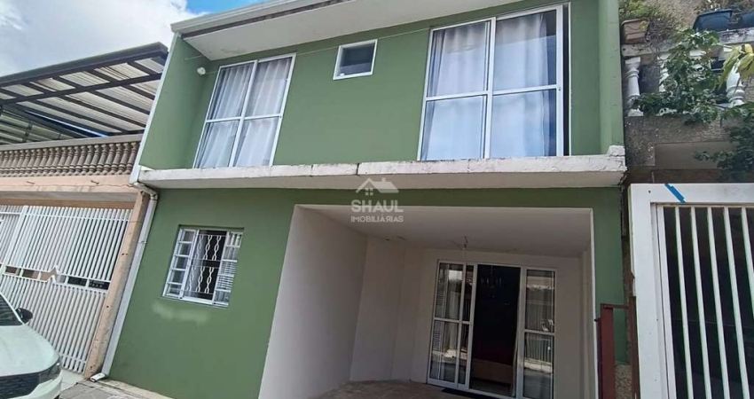 Sobrado para venda em Alto Boqueirão de 75.00m² com 4 Quartos, 1 Suite e 1 Garagem