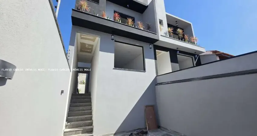 Sobrado para venda em Braz Cubas de 150.00m² com 3 Quartos, 1 Suite e 2 Garagens