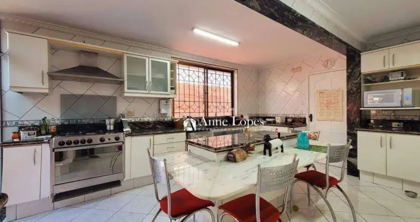 Casa para venda em Campo Grande de 250.00m² com 3 Quartos, 1 Suite e 3 Garagens