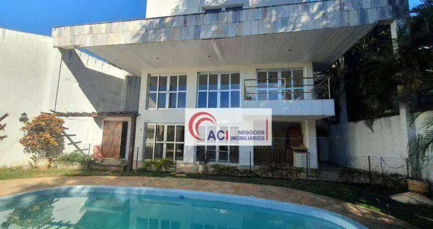 Casa de Condomínio para venda em Granja Viana de 353.00m² com 3 Quartos, 3 Suites e 5 Garagens