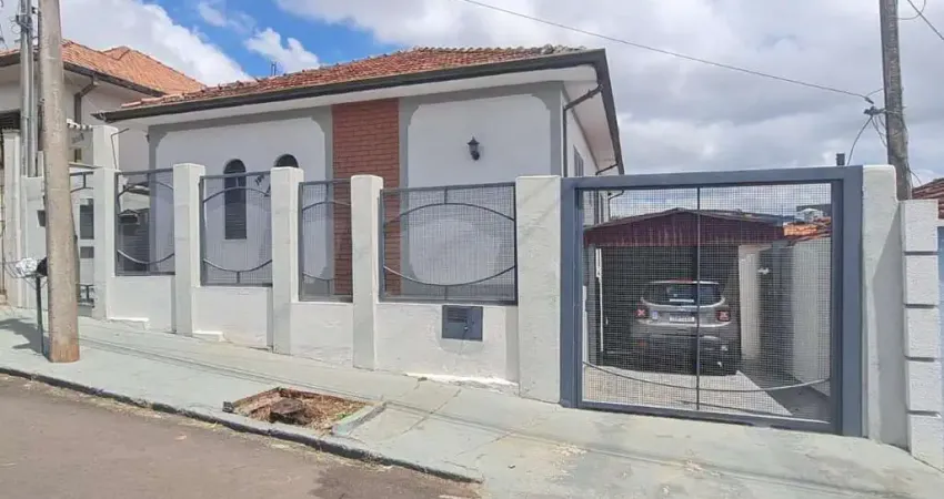 Casa para venda em Centro de 220.00m² com 4 Quartos, 1 Suite e 5 Garagens
