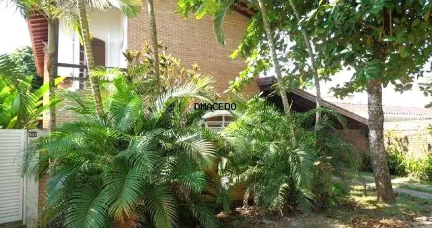 Casa para venda em Condominio Lagoinha de 345.00m² com 3 Quartos, 3 Suites e 2 Garagens