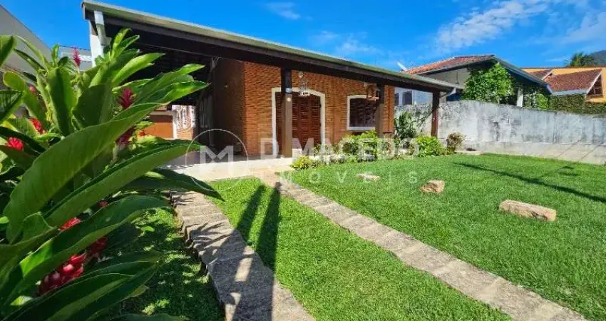 Casa para alugar em Condominio Lagoinha de 388.00m² com 6 Quartos, 2 Suites e 5 Garagens