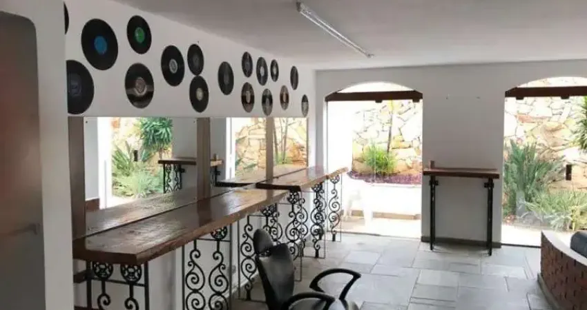 Casa para alugar em Jardim Vergueiro de 277.00m² com 3 Quartos, 1 Suite e 3 Garagens