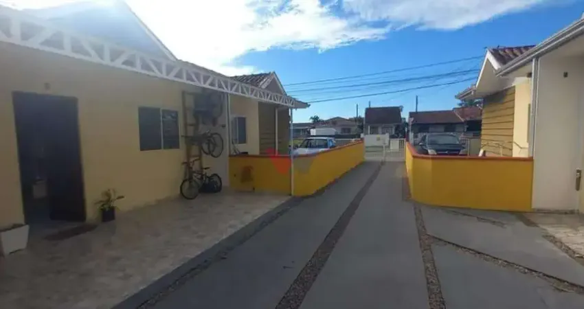 Casa para venda em Guaraituba de 49.00m² com 3 Quartos e 1 Garagem