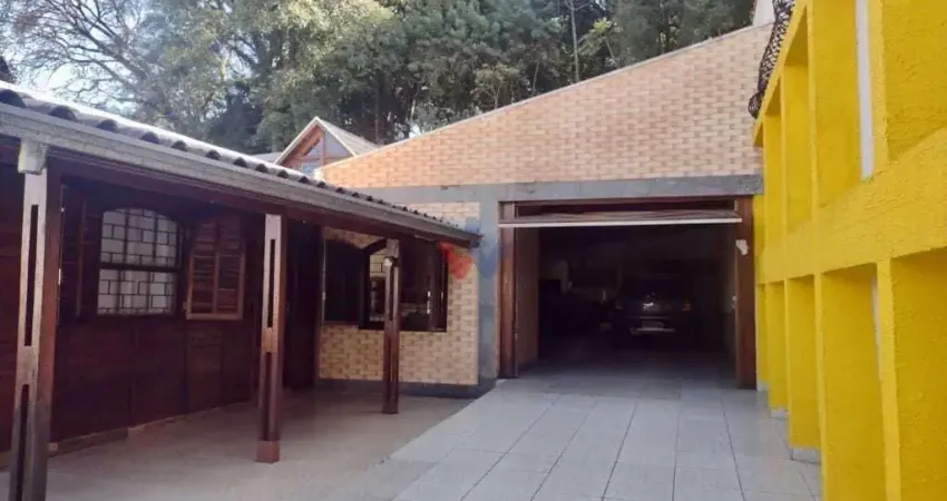 Casa para venda em Campo Comprido de 364.00m² com 3 Quartos, 1 Suite e 7 Garagens