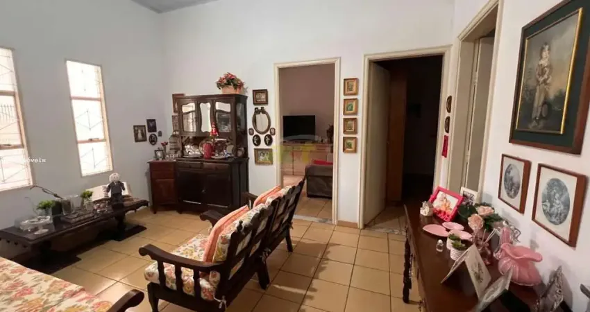 Casa para venda em Vila Mendonça de 250.00m² com 3 Quartos, 1 Suite e 2 Garagens