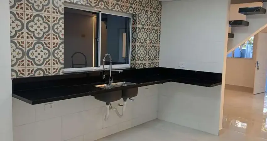 Sobrado para venda em Centro de 131.00m² com 3 Quartos, 3 Suites e 2 Garagens