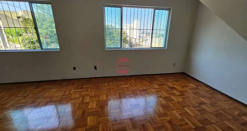 Casa para alugar em Centro de 100.00m² com 2 Quartos e 2 Garagens