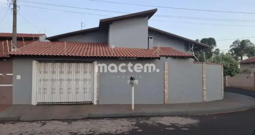 Casa para venda em Jardinópolis de 200.00m² com 3 Quartos, 1 Suite e 2 Garagens