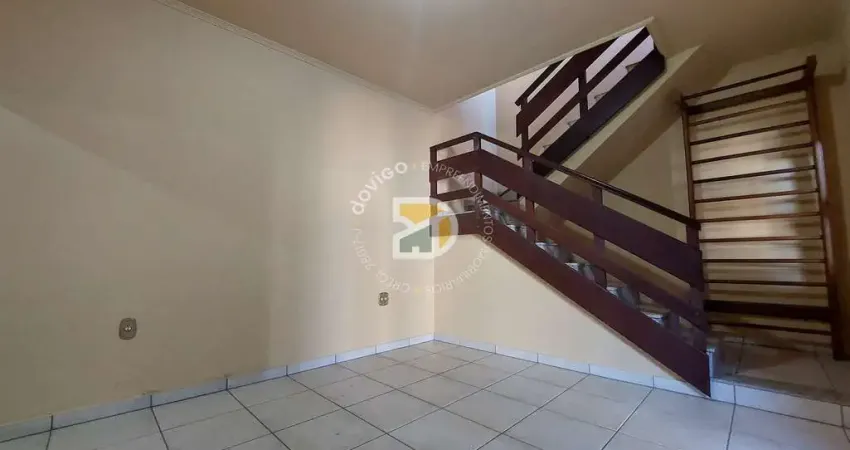 Casa para venda em Centro de 244.00m² com 4 Quartos, 2 Suites e 4 Garagens