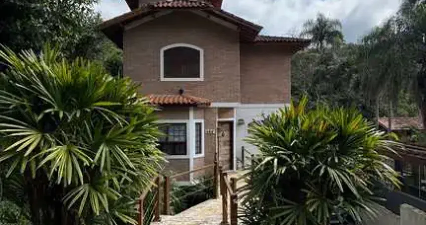 Casa para venda em Transurb de 360.00m² com 4 Quartos, 1 Suite e 4 Garagens
