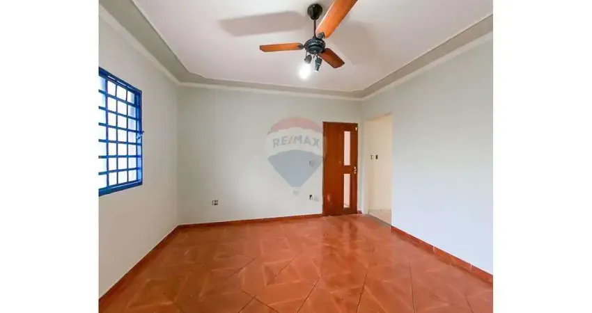 Casa para venda em Centro de 111.00m² com 3 Quartos e 2 Garagens