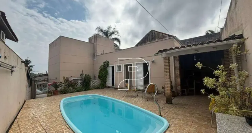 Casa de Condomínio para venda e aluguel em Granja Viana de 265.00m² com 3 Quartos, 3 Suites e 2 Garagens