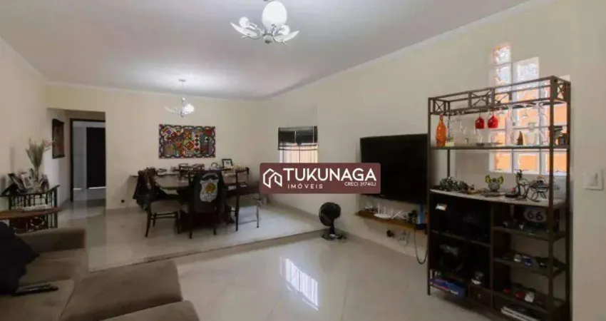 Sobrado para venda em Jardim Bom Clima de 240.00m² com 3 Quartos, 1 Suite e 6 Garagens