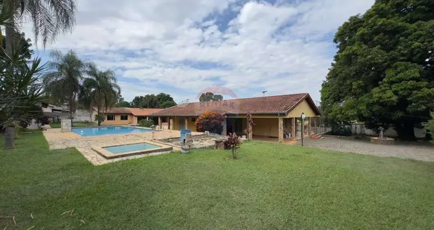 Chácara para alugar em Condomínio Chácara Grota Azul de 250.00m² com 3 Quartos, 1 Suite e 3 Garagens