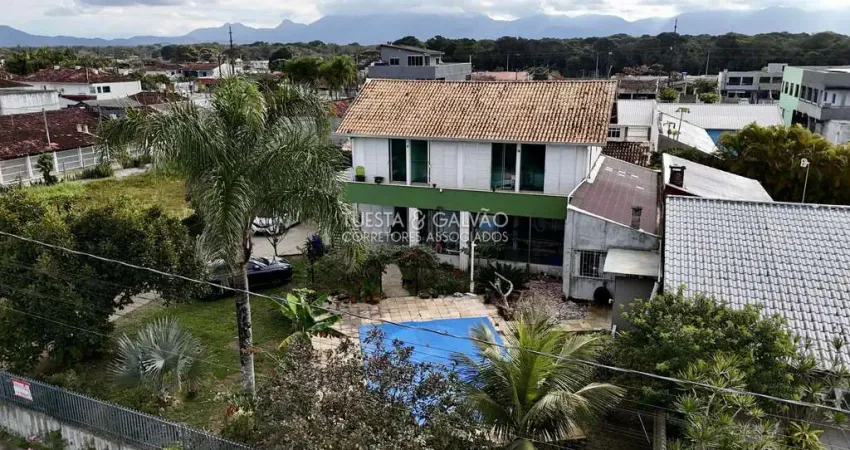 Casa para venda em Matinhos de 350.00m² com 9 Quartos, 4 Suites e 12 Garagens