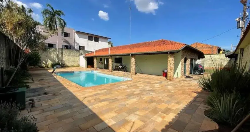 Casa para venda em Parque Via Norte de 187.00m² com 2 Quartos, 1 Suite e 5 Garagens