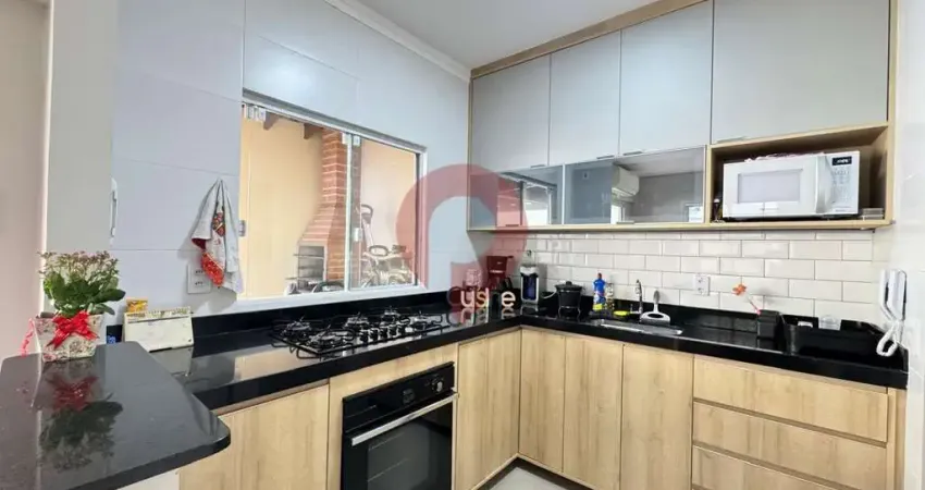 Sobrado para venda em Parque Jambeiro de 80.00m² com 3 Quartos, 1 Suite e 2 Garagens