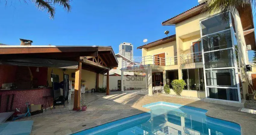 Casa de Condomínio para venda em Condomínio Village Taubaté de 326.00m² com 4 Quartos, 2 Suites e 6 Garagens