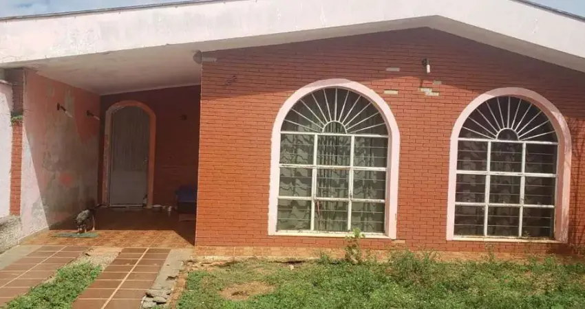 Casa para venda em Jardim Dos Estados de 200.00m² com 3 Quartos e 3 Garagens