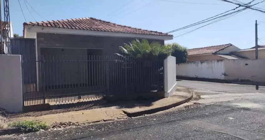 Casa para venda em Parque Residencial Cristo Rei de 137.00m² com 4 Quartos e 3 Garagens