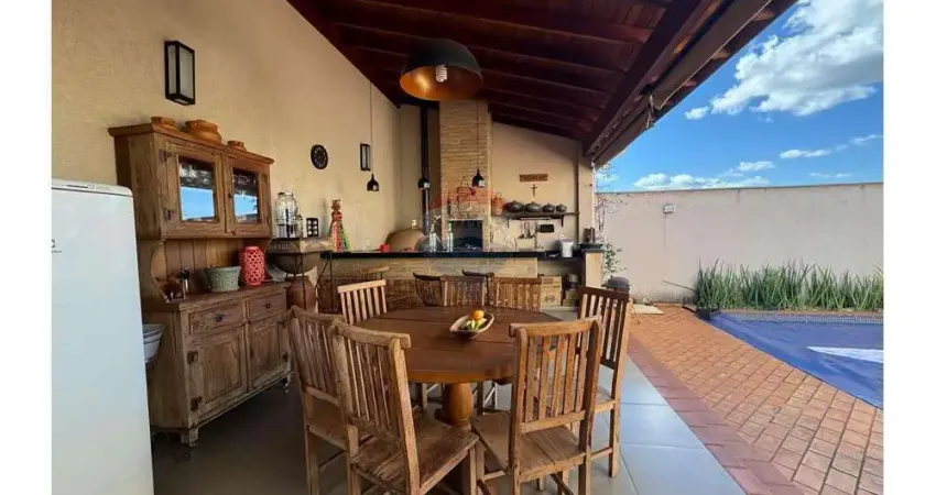 Casa para venda em Ribeirânia de 261.10m² com 3 Quartos, 1 Suite e 2 Garagens