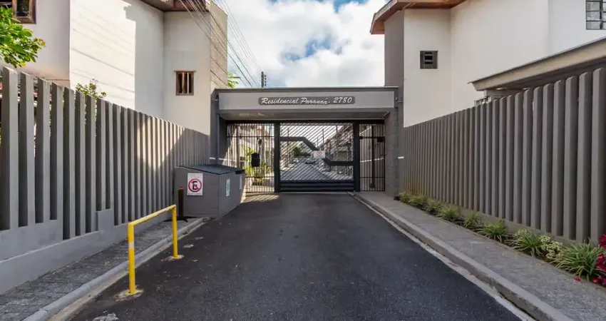 Sobrado para venda em Boqueirão de 90.00m² com 4 Quartos e 2 Garagens