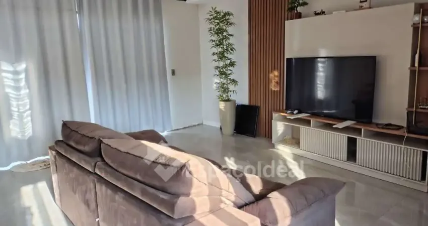Sobrado para venda em Jardim Carolina de 150.00m² com 3 Quartos, 1 Suite e 2 Garagens