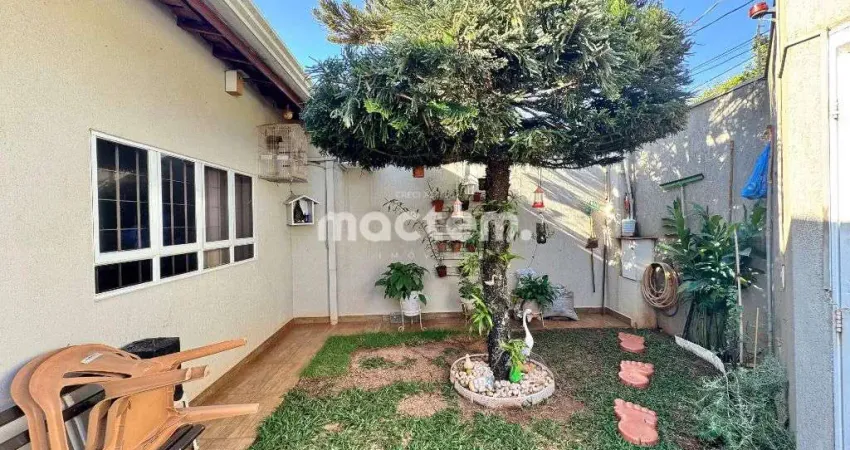 Casa para venda em Parque Dos Lagos de 170.00m² com 3 Quartos, 1 Suite e 4 Garagens