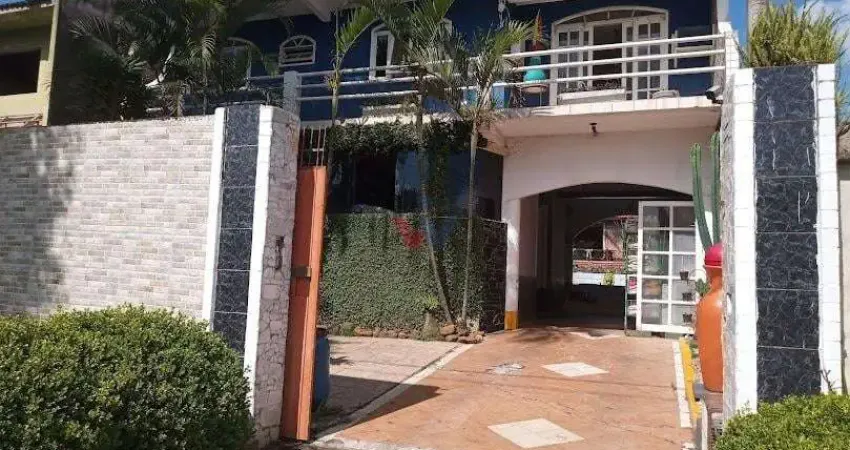 Casa para venda em Santa Felicidade de 389.00m² com 2 Quartos, 1 Suite e 3 Garagens