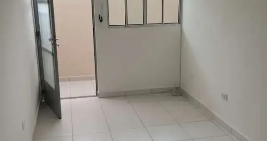 Casa para alugar em centro de 48.00m² com 2 quartos e 1 garagem