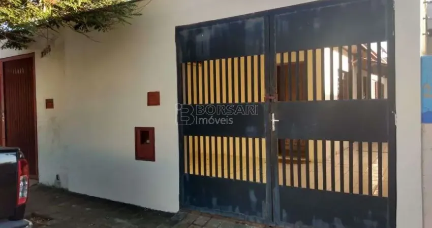 Casa para alugar em centro de 183.00m² com 2 quartos, 1 suite e 1 garagem