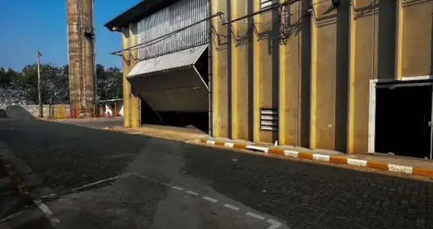 Galpão / depósito / armazém para alugar em jardim planalto de 647.00m²
